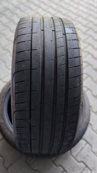Prodám 2 x letní pneu Goodyear 245/40/21