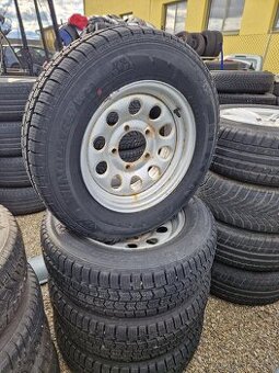 Suzuki Jimny 205/70 R15  zimní sada perfektní stav