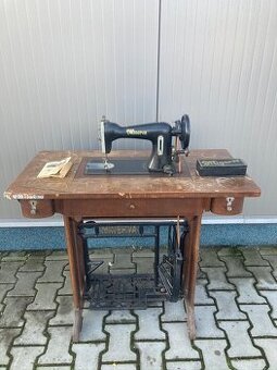 Starožitný šicí stroj Minerva