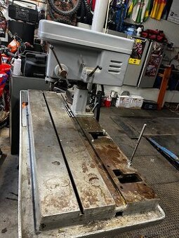 Vrtačka s litinovým stolem