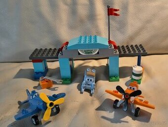 Lego 10511 Duplo Planes Skipperova letecká škola