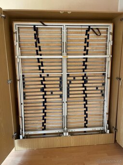 Skříňová sklápěcí postel