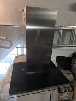 digestoř Whirlpool, s nerezovým povrchem a skleněnými prvky