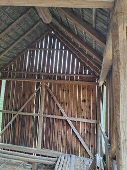 Darujeme dřevo ze staré stodoly za rozebrání a odvoz