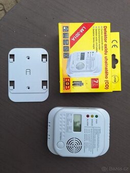 Detektor oxidu uhelnatého s LCD displejem a digitálním teplo