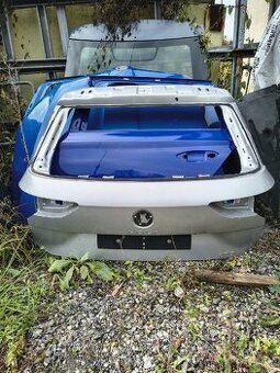 Golf 8 combi páté dveře