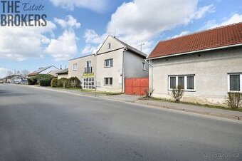 Rodinný dům k rekonstrukci se zahradou a garáží, Praha – Dub