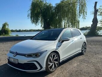 Volkswagen Golf VIII  2.0 TDI R-Line DSG,full výbava