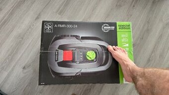 Prodám robotickou sekačku Lux Tools A-RMR-300-24