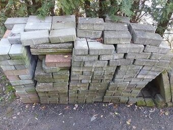 Zámková dlažba za dvoz