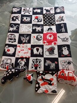 velká deka s okénky + hračky