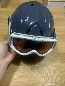 Přilba na lyže a brýle