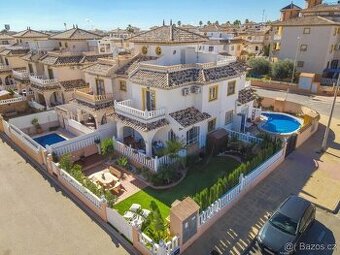 Prodej krásného domu se zahradou komplex Lomas de Cabo Roig