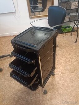 Kadeřnický nábytek