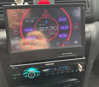 Autorádio s vyjizdici obrazovkou