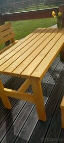 Nový krásný,dřevěný zahradní stůl