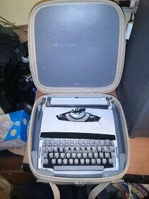 Nový kufrikovy psací stroj - 1
