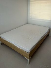 postel 140x200 vč matrace a roštu IKEA