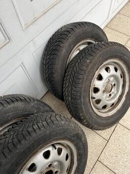 Sada zimních pneu na discích z Felicie 165/70 R13