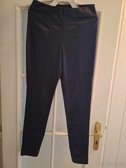 Nové tmavě modré lesklé legíny značky Calzedonia