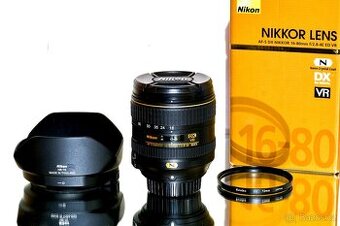 Nikon AF-S Nikkor 16-80mm VR + UV filtr TOP STAV