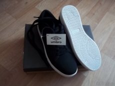 Nové boty zn-UMBRO vel.38,5 - 1