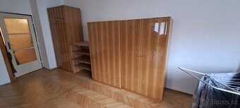 3 skříně s nástavci za odvoz