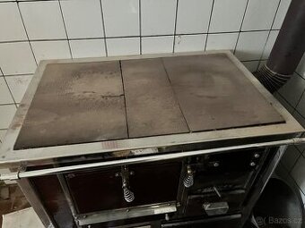 Stará kachlová kamna 30 let