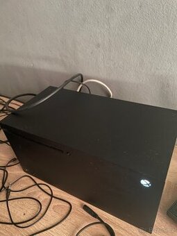 Xbox Series X a monitor Samsung odyssey G70B 4K 144Hz