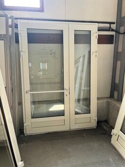 VCHODOVÉ DVOUKŘÍDLÉ PVC DVEŘE 167x240-PLZEŇ