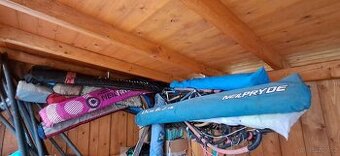 windsurf vybavení plachta stěžeň ráhna prkna surfy