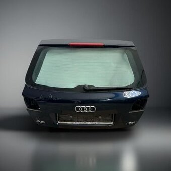 Páté dveře tmavé modrá LZ5A Audi A3 8P Sportback r.v. 2011