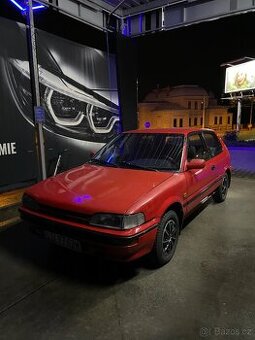 Poptávám různé díly Toyota corolla E9