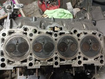 Hlava motoru ve Passat B6 2.0 TDI