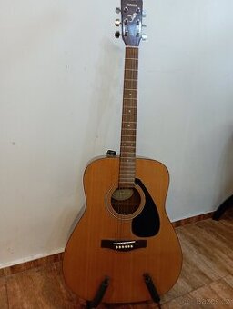 Kytara Yamaha - 1