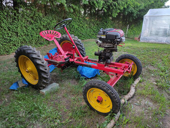 prodám doma dělaný traktor