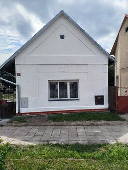 Nabízíme zemědělskou usedlost s 2 RD v obci
