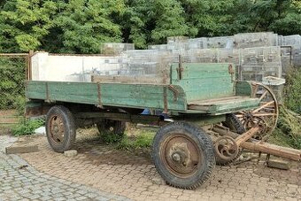 Vůz za koně i traktor