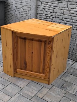 Prodám komodu (Rohovou skříňku)