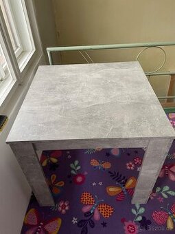 Jídelní stůl imitace beton