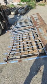 Stará železná brána, dvoukřídlá brána, branka