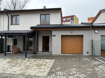 Pronájem dvoupodlažního řadového domu 4kk, 129m2