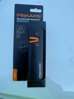 Ostříč nožů a seker Fiskars