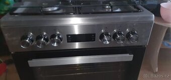 Plynový sporák s elektrickou troubou