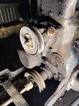 Prodám vodní pumpu na ZETOR25