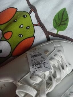 NOVÉ BÍLÉ TENISKY 37 NEXT