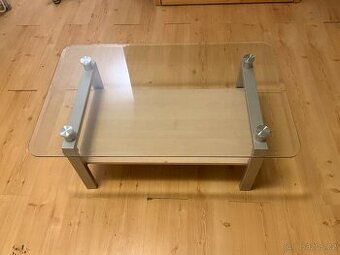 Skleněný konferenční stůl