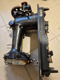 UNIVERSAL MINERVA starožitný šicí stroj