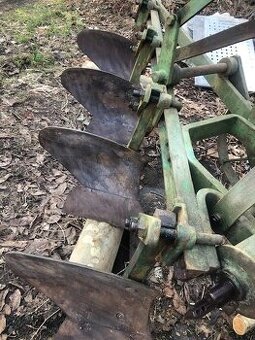 Pluh - čtyřradliční- 5.500,-