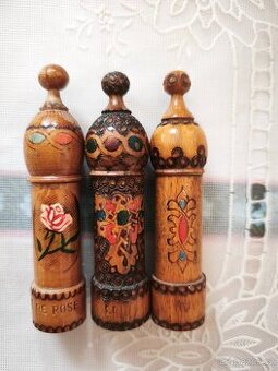 Retro dřevěné obaly na parfémy